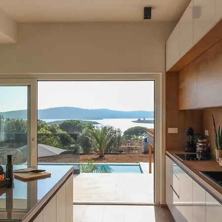 Mit Privatpool Fuer 8 Personen Ca 200 Qm In Pomer, Istrien Istrische Riviera * 波梅尔