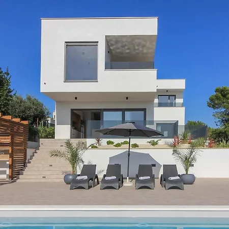 Mit Privatpool Fuer 8 Personen Ca 200 Qm In Pomer, Istrien Istrische Riviera 波梅尔