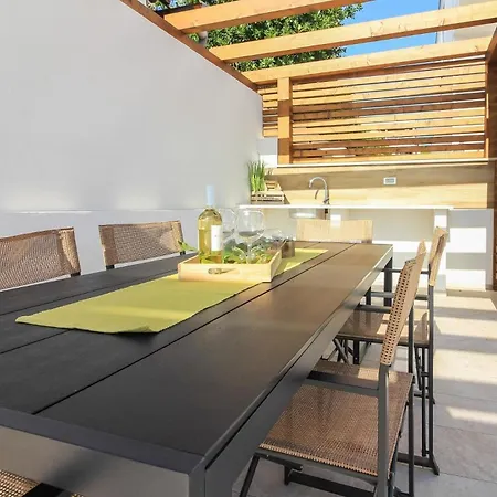 Mit Privatpool Fuer 8 Personen Ca 200 Qm In Pomer, Istrien Istrische Riviera