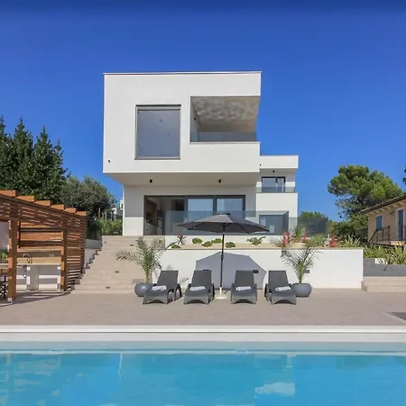 Mit Privatpool Fuer 8 Personen Ca 200 Qm In Pomer, Istrien Istrische Riviera