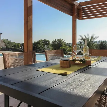 度假居 Mit Privatpool Fuer 8 Personen Ca 200 Qm In Pomer, Istrien Istrische Riviera *